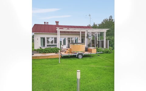 Kotiranta: Gras, Huis, Verblijf, Land Lot, Huis, Landgoed, Gazon, Siding, Boerderij, Veranda