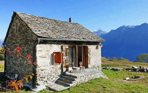 Rustico Andrea: Berg, Huis, Eigendom, Verblijf, Lucht, Alpen, Bergketen, Gebouw, Hut, Landelijk Gebied