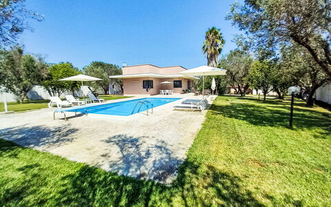 Giusy: Blauw, Landgoed, Schaduw, Zwembad, Hacienda, Toevlucht, Landscaping, Villa, Gazon, Herenhuis
