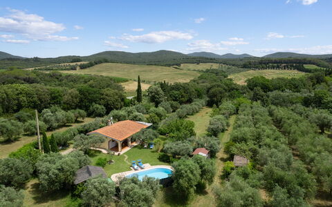 Villa Il Cipresso: Lucht, Wolk, Fabriek, Plantengemeenschap, Ecoregio, Natuurlijk Landschap, Boom, Land Lot, Vegetation, Huis