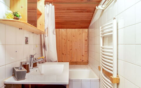 Saint Gervais 535: Kamer, Eigendom, Interieur Ontwerp, Huis, Badkamer, Gebouw, Meubilair, Architectuur, Onroerend Goed, Verdieping