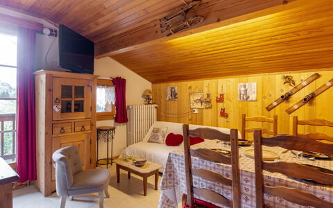 Saint Gervais 535: Kamer, Eigendom, Interieur Ontwerp, Gebouw, Meubilair, Huis, Plafond, Hout, Verdieping, Blokhut