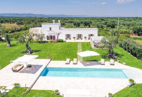 Masseria Villa Il Frantoio: Eigendom, Huis, Landgoed, Woongebied, Gebouw, Onroerend Goed, Zwembad, Gras, Huis, Land Lot