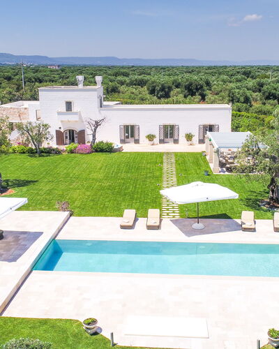 Masseria Villa Il Frantoio: Eigendom, Huis, Landgoed, Woongebied, Gebouw, Onroerend Goed, Zwembad, Gras, Huis, Land Lot