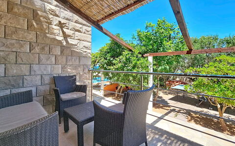 Sofija: Buitenmeubels, Balkon, Toevlucht, Schaduw, Stoel, Veranda, Zwembad, Dek, Eco Hotel, Hek