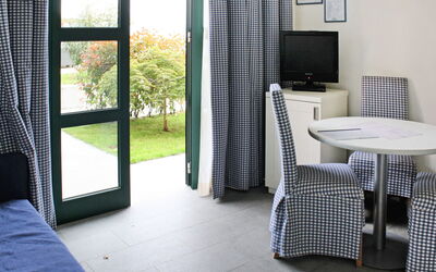 Antico Verbano 250.4: Kamer, Eigendom, Meubilair, Interieur Ontwerp, Verdieping, Gebouw, Architectuur, Onroerend Goed, Huis, Raambekleding