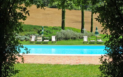 San Giovanni 801: Eigendom, Zwembad, Gras, Boom, Vrije Tijd, Huis, Onroerend Goed, Gazon, Land Lot, Landgoed