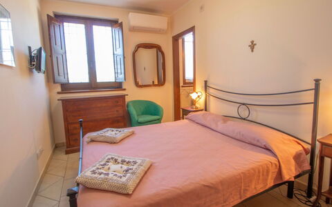 La Danza: Slaapkamer, Bed, Kamer, Meubilair, Laken, Eigendom, Bed Frame, Bedding, Matras, Interieur Ontwerp