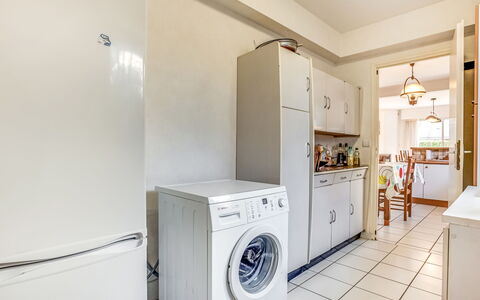 Grah Moullac: Wasruimte, Kamer, Eigendom, Major Appliance, Wasmachine, Interieur Ontwerp, Wasdroger, Huis, Gebouw, Laundry