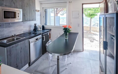 Solenzara 650: Wolk, Lucht, Tableware, Tafel, Eigendom, Meubilair, Berg, Voedsel, Dishware, Drinkware