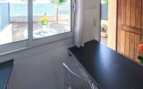 Solenzara 650: Wolk, Lucht, Tableware, Tafel, Eigendom, Meubilair, Berg, Voedsel, Dishware, Drinkware