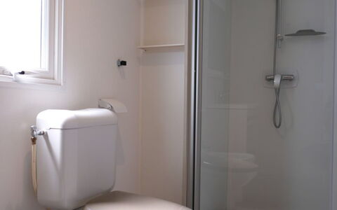 Internazionale Manacore: Loodgieterswerkinrichting, Eigendom, Venster, Wc Bril, Badkamer, Douche, Toilet, Deur Van De Douche, Deur