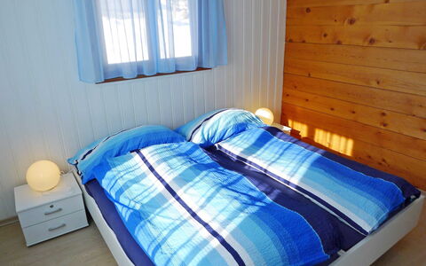 Godo: Gebouw, Venster, Comfort, Azure, Hout, Verlichting, Interieur Ontwerp, Bed, Schaduw, Bed Frame