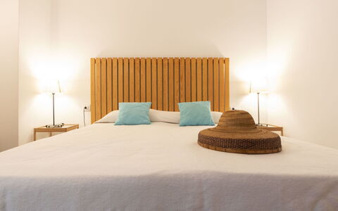 Torredembarra 160: Slaapkamer, Bed, Kamer, Meubilair, Eigendom, Bed Frame, Interieur Ontwerp, Matras, Laken, Comfort