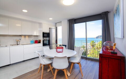 Calpe Calp 268: Kamer, Eigendom, Meubilair, Gebouw, Interieur Ontwerp, Onroerend Goed, Huis, Geel, Verdieping, Tafel