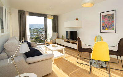 Isea Calpe 02 268.2: Woonkamer, Kamer, Eigendom, Meubilair, Interieur Ontwerp, Verdieping, Houten Vloer, Gebouw, Geel, Onroerend Goed