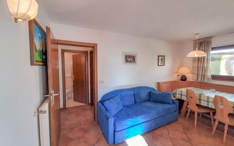 Canazei 520: Meubilair, Fotolijst, Eigendom, Gebouw, Venster, Azure, Comfort, Bankstel, Hout, Tafel