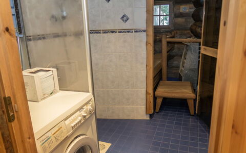Kulta-Vuosseli a: Flooring, Hout, Verdieping, Interieur Ontwerp, Kamer, Loodgieterswerkinrichting, Loodgieter, Tegel, Beits, Badkamer