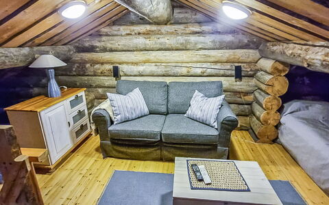 Kulta-Vuosseli a: Slaapkamer, Bed, Laken, Flooring, Bedding, Verdieping, Kamer, Meubilair, Plafond, Hardwood
