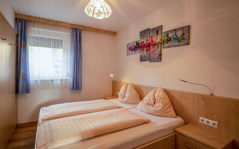 Klopeiner See 60: Slaapkamer, Kamer, Bed, Meubilair, Eigendom, Bed Frame, Matras, Laken, Interieur Ontwerp, Gebouw