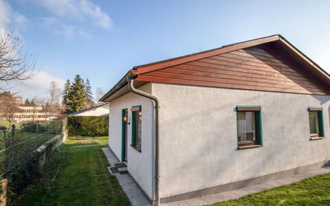Laube: Huis, Eigendom, Huis, Gebouw, Verblijf, Onroerend Goed, Dak, Land Lot, Siding, Woongebied