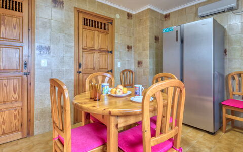 Villa Preciosa: Eetkamer, Kamer, Meubilair, Eigendom, Interieur Ontwerp, Tafel, Huis, Gebouw, Onroerend Goed, Verdieping