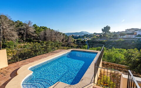 Villa Preciosa: Water, Lucht, Fabriek, Zwembad, Azure, Boom, Schaduw, Rechthoek, Vegetation, Natuurlijk Landschap
