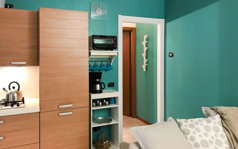 Sabina: Meubilair, Cabinetry, Eigendom, Groen, Stellingen, Lade, Interieur Ontwerp, Plank, Hout, Flooring