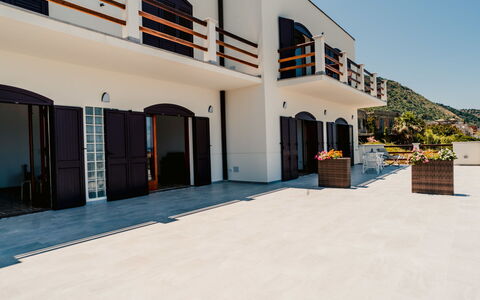 Marina di Caronia 110: Eigendom, Huis, Gebouw, Huis, Onroerend Goed, Architectuur, Woongebied, Appartement, Facade, Kamer