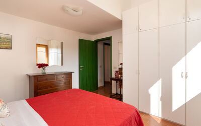 Mughetto: Interieur Ontwerp, Meubilair, Flooring, Verdieping, Slaapkamer, Hout, Bed, Plafond, Kamer, Laken