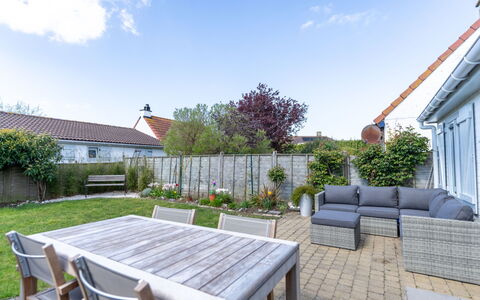 De Haan 210: Meubilair, Buitenmeubels, Tafel, Stoel, Buitentafel, Tuin, Land Lot, Huis, Schaduw