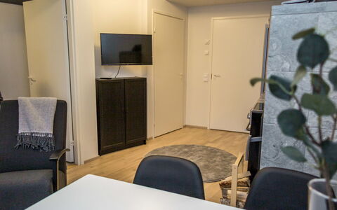Ylälänsi 3 As 5: Meubilair, Stoel, Buitenmeubels, Tafel, Hout, Buitentafel, Keuken En Eettafel, Schaduw, Tuin, Paraplu