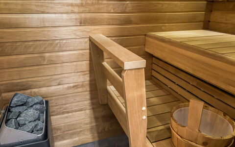 Ylälänsi 3 As 5: Meubilair, Stoel, Buitenmeubels, Tafel, Hout, Buitentafel, Keuken En Eettafel, Schaduw, Tuin, Paraplu