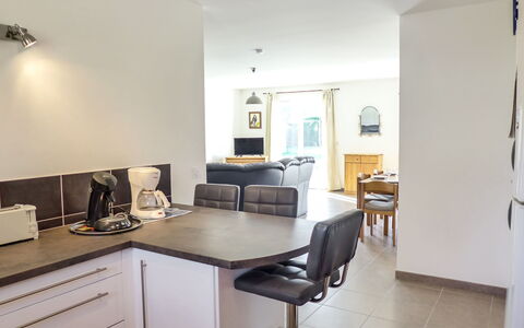 Philibert: Kamer, Eigendom, Meubilair, Interieur Ontwerp, Gebouw, Verdieping, Plafond, Tafel, Huis, Onroerend Goed