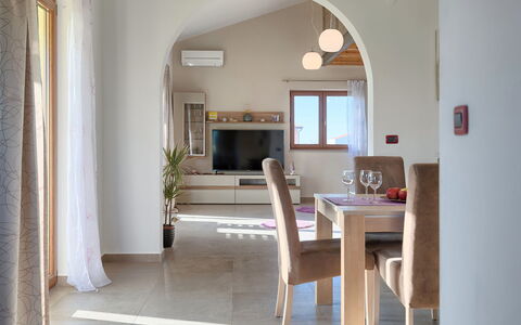 Linden Tree: Kamer, Eigendom, Gebouw, Meubilair, Interieur Ontwerp, Huis, Boog, Tafel, Architectuur, Verdieping
