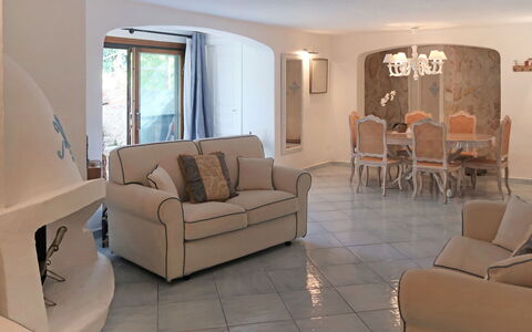 Omer: Meubilair, Eigendom, Bankstel, Comfort, Woonkamer, Interieur Ontwerp, Hout, Verdieping, Flooring, Tafel