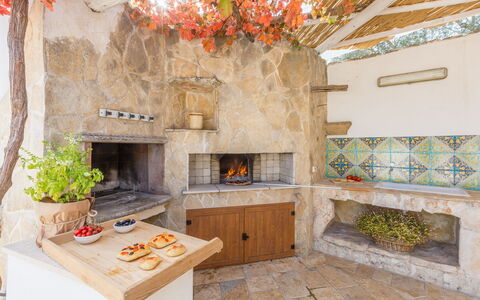 Trullo Suenn Con Piscina: Eigendom, Kamer, Interieur Ontwerp, Gebouw, Huis, Meubilair, Onroerend Goed, Woonkamer, Keuken, Verdieping