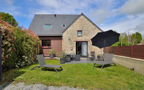 Le Graffi'Ty: Fabriek, Eigendom, Gebouw, Natuurlijk Landschap, Boom, Land Lot, Huis, Verblijf, Landschap, Woongebied