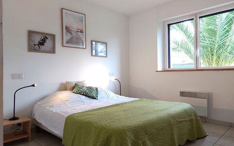 Golf de Bretagne: Eigendom, Venster, Meubilair, Comfort, Groen, Azure, Hout, Textiel, Schaduw