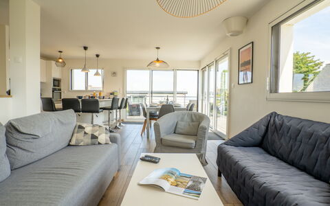 Les Dunes: Tafel, Bankstel, Meubilair, Comfort, Azure, Venster, Interieur Ontwerp, Gebouw, Woonkamer, Hoofdkussen