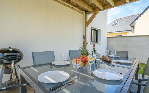 Les Dunes: Tafel, Meubilair, Eigendom, Fabriek, Gebouw, Kraan, Wastafel, Loodgieterswerkinrichting, Interieur Ontwerp, Hout
