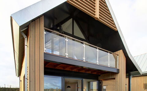 Oesterdam Resort: Huis, Architectuur, Gebouw, Eigendom, Huis, Dak, Facade, Balkon, Venster, Hout