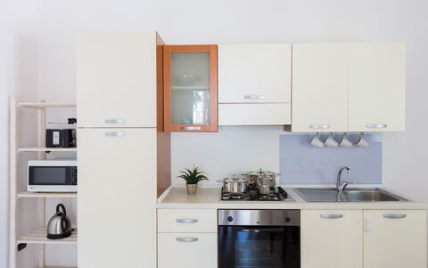 Villetta Ferreri: Kamer, Keuken, Countertop, Meubilair, Eigendom, Cabinetry, Interieur Ontwerp, Gebouw, Huis, Kast