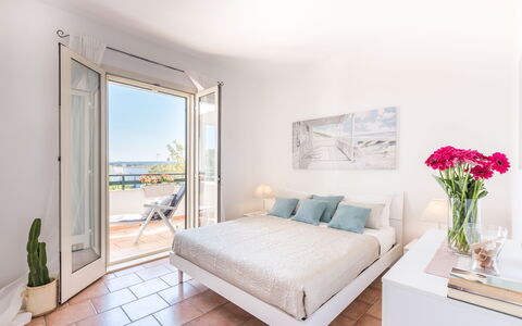 Appartamento Panorama Sul Mare: Meubilair, Eigendom, Kamer, Slaapkamer, Interieur Ontwerp, Bed, Gebouw, Onroerend Goed, Huis, Suite