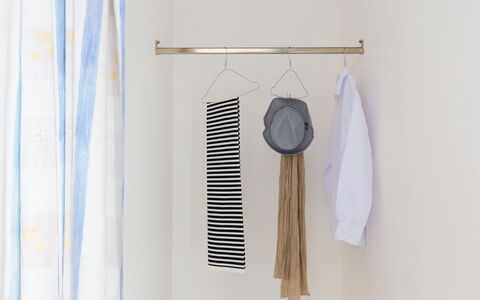 Villa Brigida: Kledinghanger, Kamer, Accessoires Voor Thuis, Linens, Strijkplank, Textiel, Meubilair, Gordijn, Interieur Ontwerp