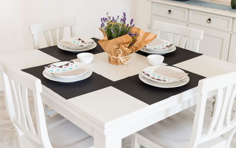 Villa Nettuno: Meubilair, Wit, Koffietafel, Tafel, Tafelkleed, Kamer, Eetkamer, Textiel, Interieur Ontwerp, Accessoires Voor Thuis