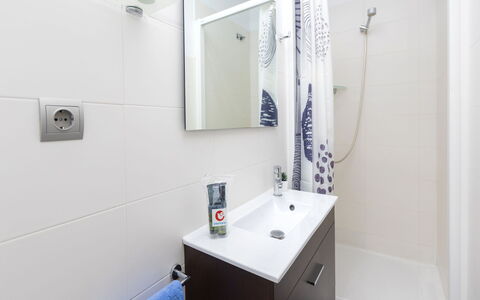 Gracia: Providencia: Badkamer, Eigendom, Kamer, Huis, Onroerend Goed, Interieur Ontwerp, Gebouw, Architectuur, Verdieping, Plafond