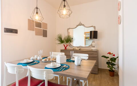 Villa Stelladali: Kamer, Eigendom, Meubilair, Eetkamer, Interieur Ontwerp, Gebouw, Tafel, Turkoois, Muur, Huis