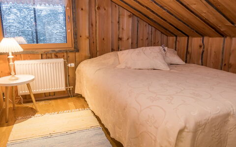 Villa Aurora: Bed, Slaapkamer, Verdieping, Interieur Ontwerp, Flooring, Hout, Laken, Meubilair, Bedding, Plafond