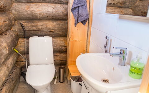 Villa Aurora: Hout, Wc Bril, Flooring, Verdieping, Loodgieterswerkinrichting, Toilet, Loodgieter, Beits, Badkamer, Hardwood